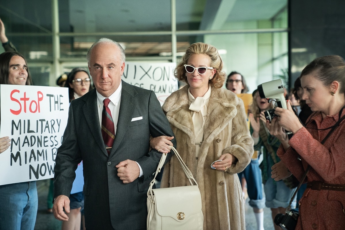 Julia Roberts plays celebrity Arkansan socialite Martha Mitchell, wife to Nixon’s loyal Attorney General, John N. Mitchell, played by Sean Penn