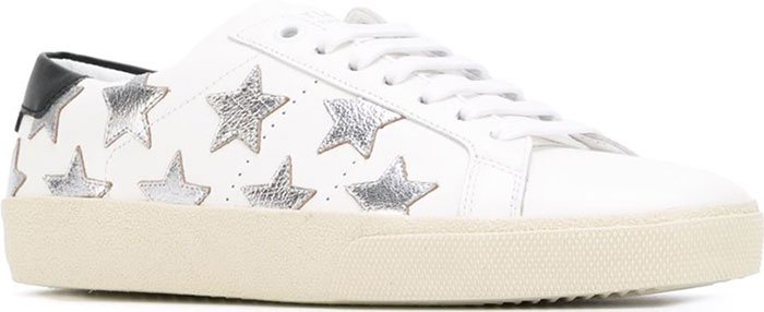 These white sneakers feature a round toe, a lace-up front fastening, a brand embossed tongue, a branded insole, star patch to the side, a contrasting heel counter and a flat rubber sole