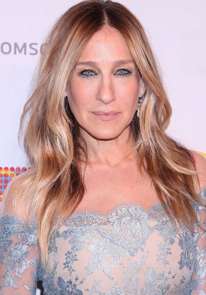 Sarah Jessica Parker wears her hair in curls at the 42nd Street 25th anniversary gala