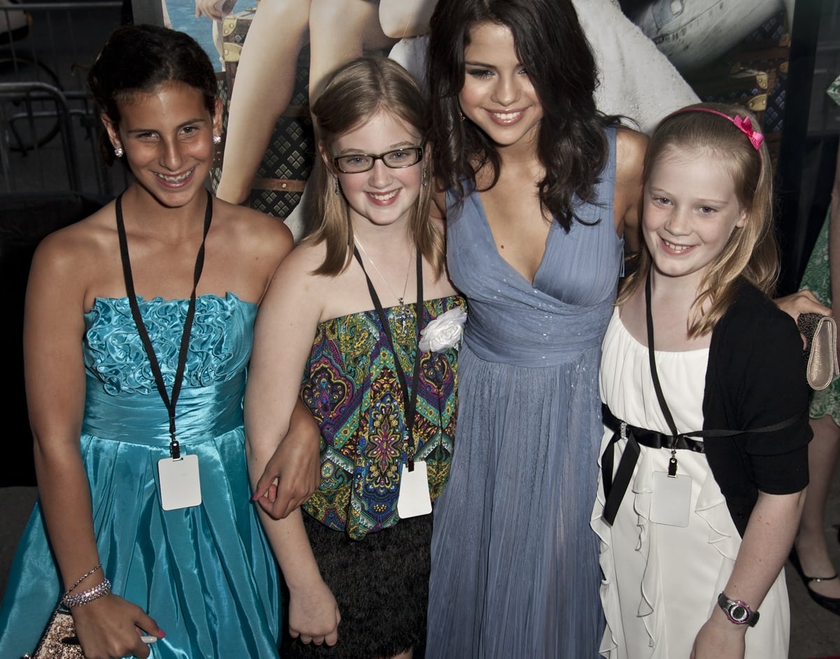 Actress Selena Gomez poses with fans at the "Monte Carlo" screening at AMC Loews Lincoln Square