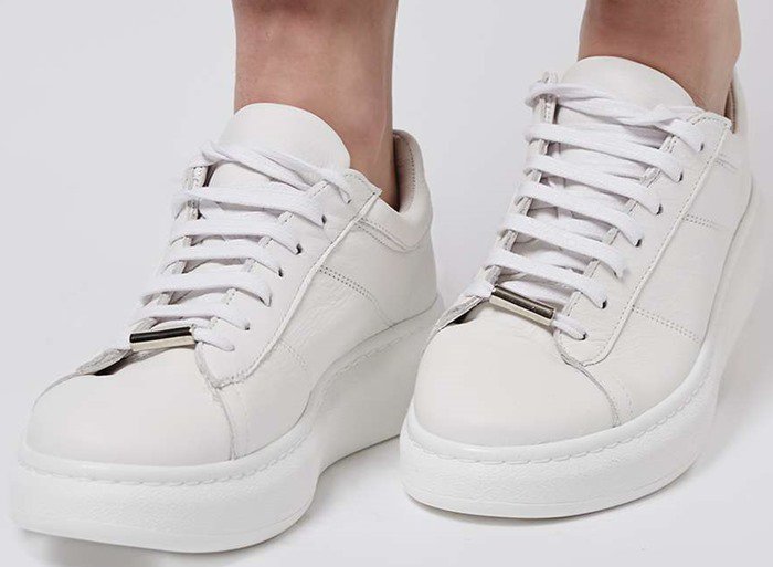 How Iggy Azalea Boosts Height With White Platform Sneakers