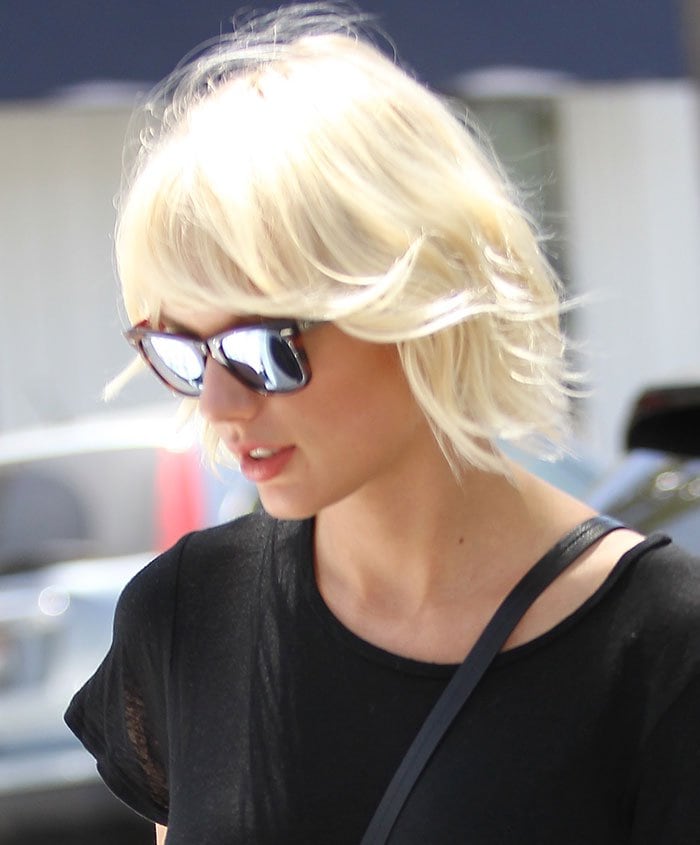 Taylor Swift shows off her new platinum hair color as she lunches at M Cafe in Beverly Hills