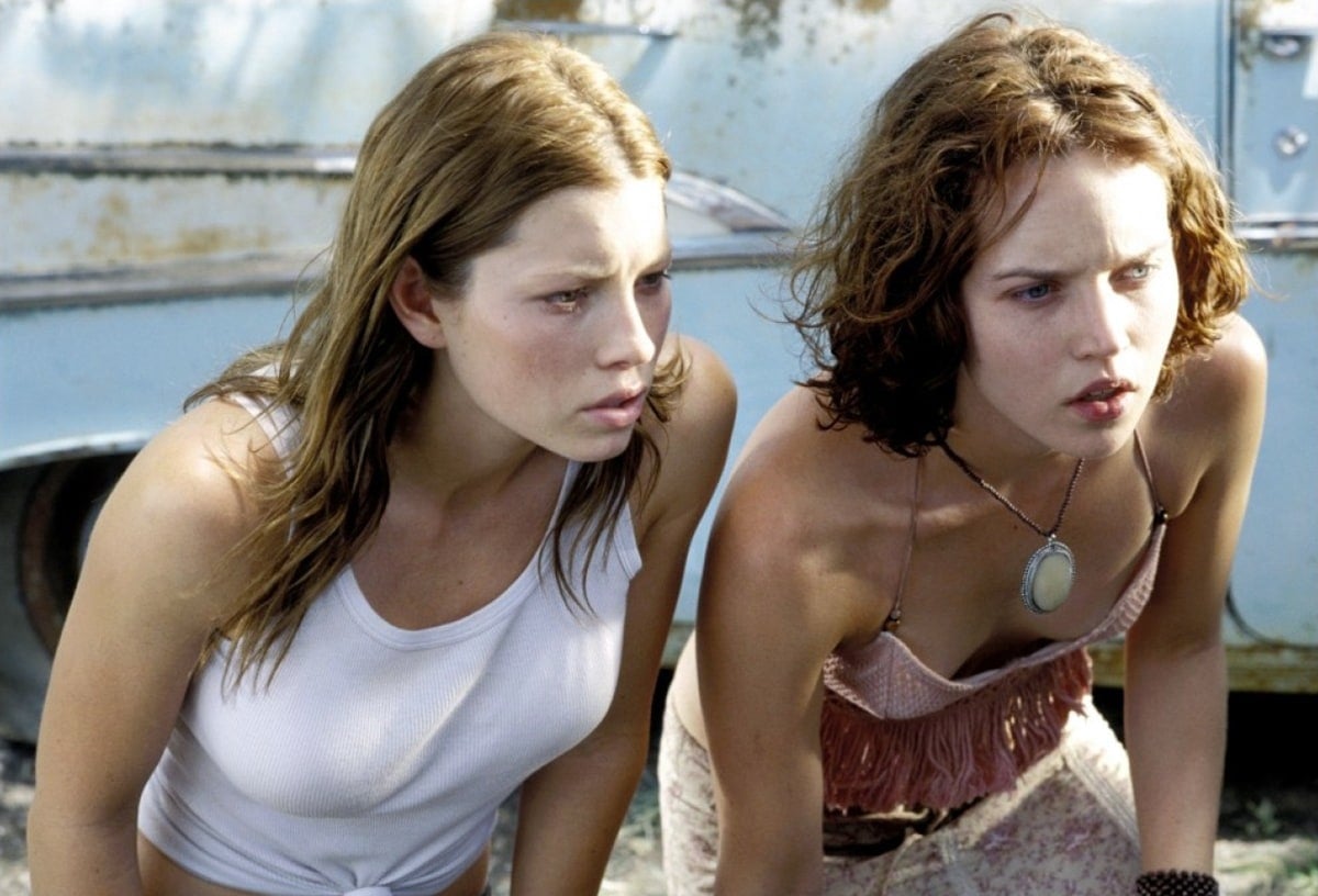 Jessica Biel as Erin Hardesty and Erica Leerhsen as Pepper in the 2003 American slasher film The Texas Chainsaw Massacre