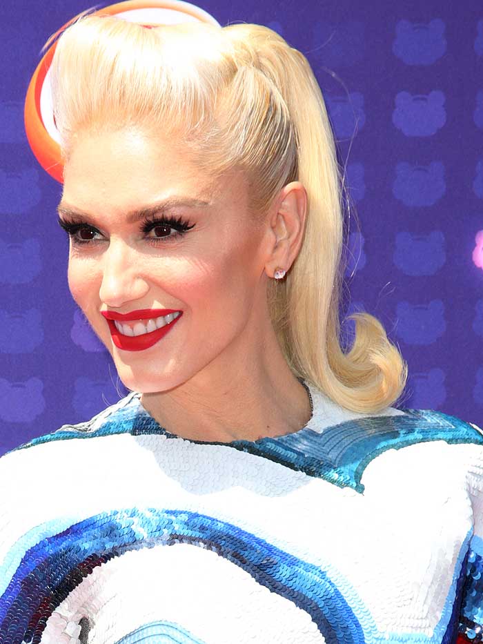 Gwen Stefani finishes her red carpet look with her signature red lipstick