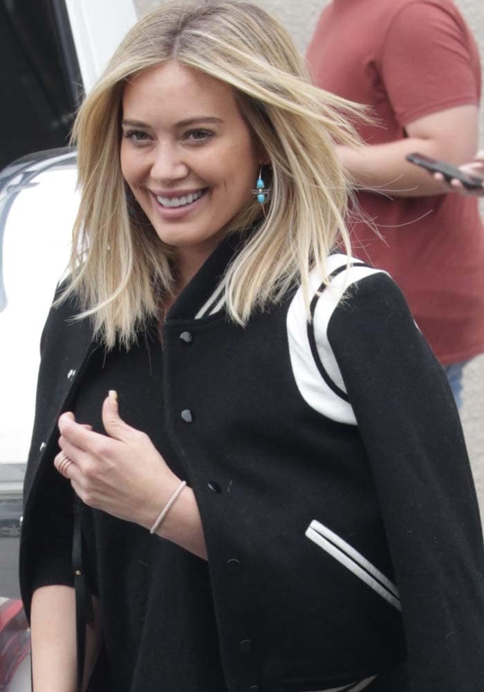 Hilary Duff shows off her freshly dyed and trimmed hair as she leaves a salon in Beverly Hills