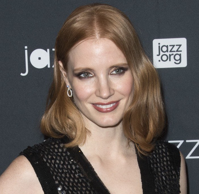 Jessica Chastain wears mauve lipstick and smoky eyeshadow on the red carpet