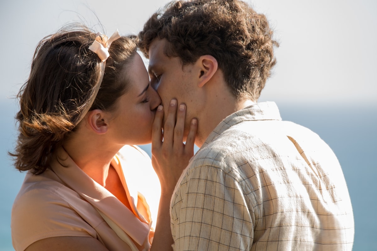 Jesse Eisenberg as Bobby Dorfman falls in love with his uncle's secretary, Kristen Stewart as Veronica "Vonnie" Sybil, in Café Society