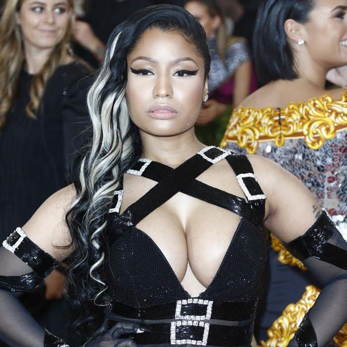 Nicki Minaj accessorized her head-turning ensemble with Kwiat earrings