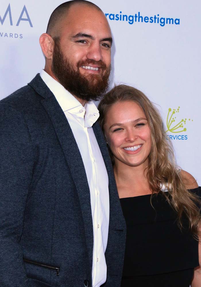 Ronda Rousey and boyfriend Travis Browne pose for photos on the red carpet