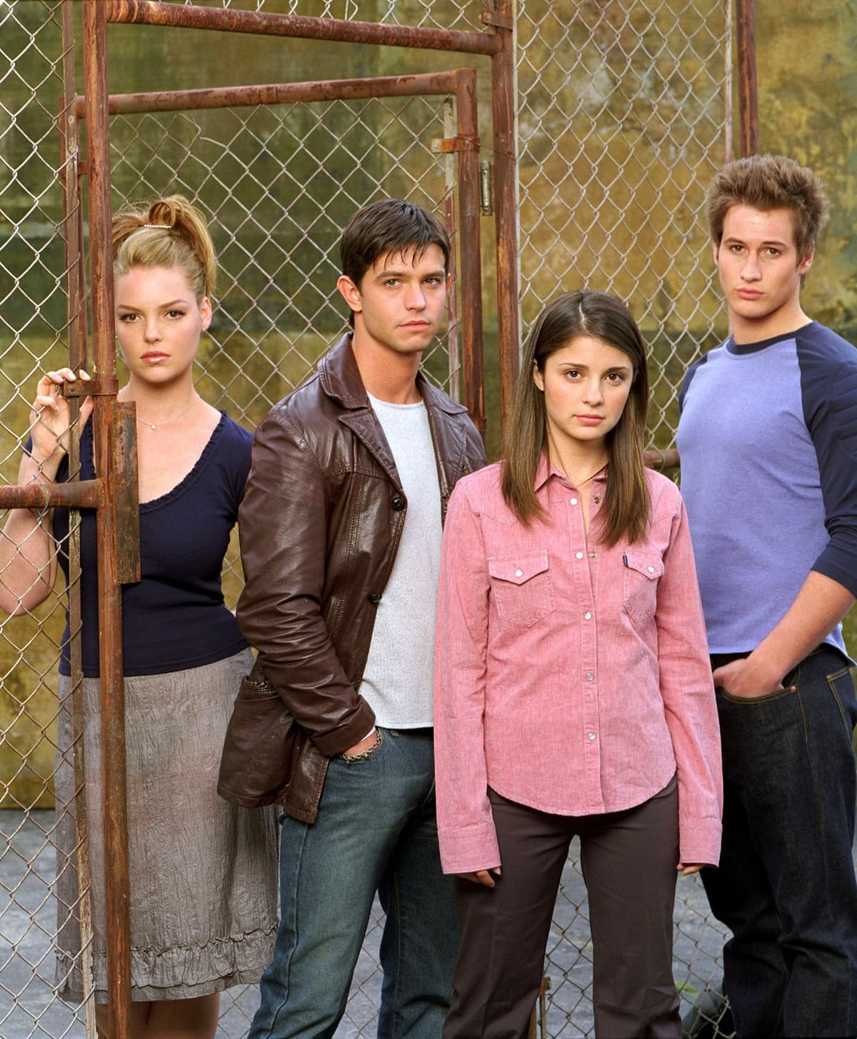Katherine Heigl as Isabel Evans, Shiri Appleby as Liz Parker, Jason Behr as Max Evans, and Brendan Fehr as Michael Guerin in the American science fiction television series Roswell