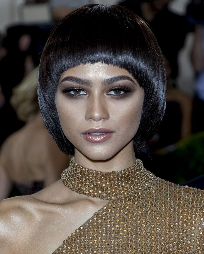 Zendaya sported a futuristic bowl-cut wig, bronzed smokey eyeshadow, and glossy lipstick