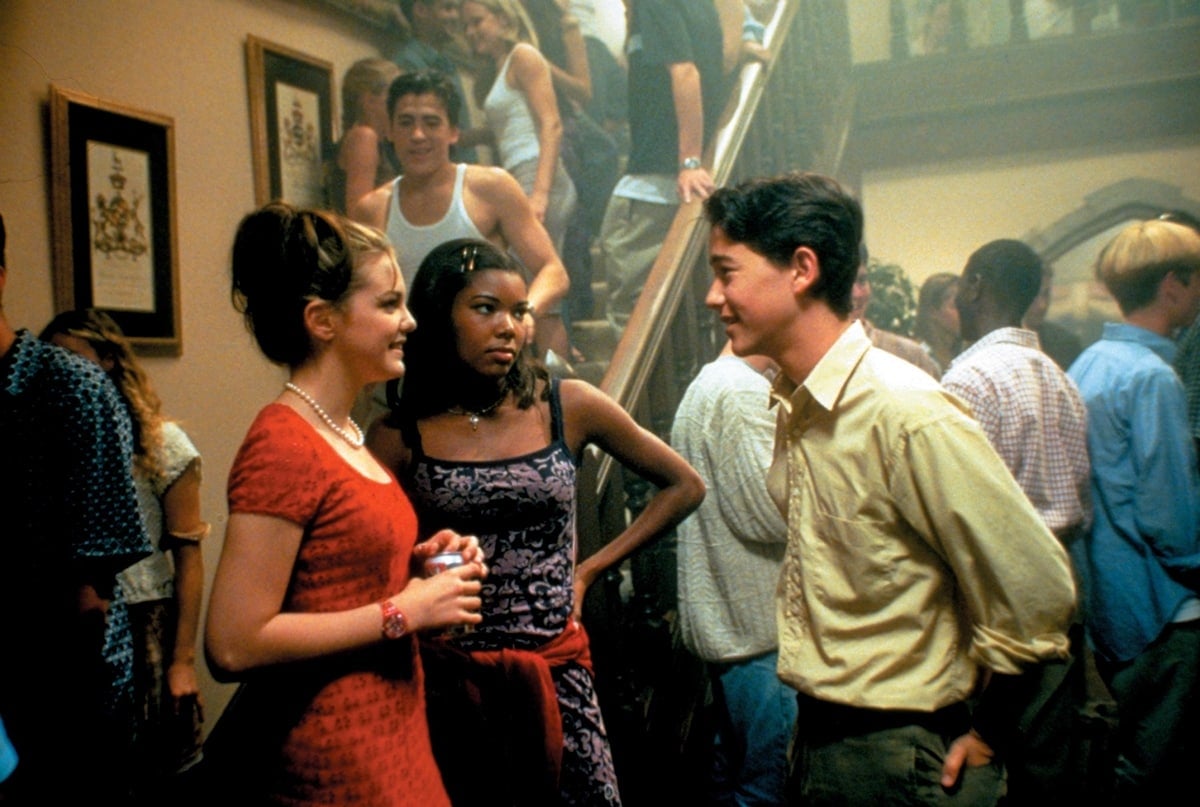 Larisa Oleynik as Bianca Stratford, Gabrielle Union as Chastity Church, and Joseph Gordon-Levitt as Cameron James in the 1999 American teen romantic comedy film 10 Things I Hate About You