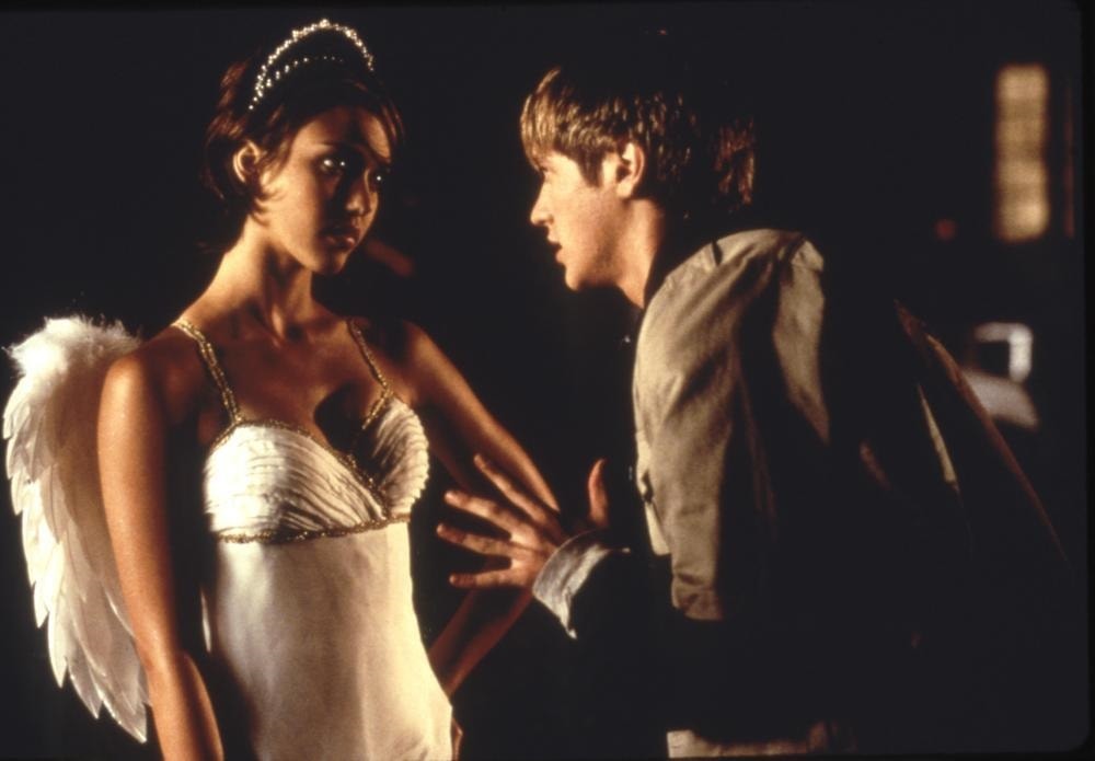 Devon Sawa as Anton Tobias and Jessica Alba as Molly in the 1999 American teen black comedy horror film Idle Hands