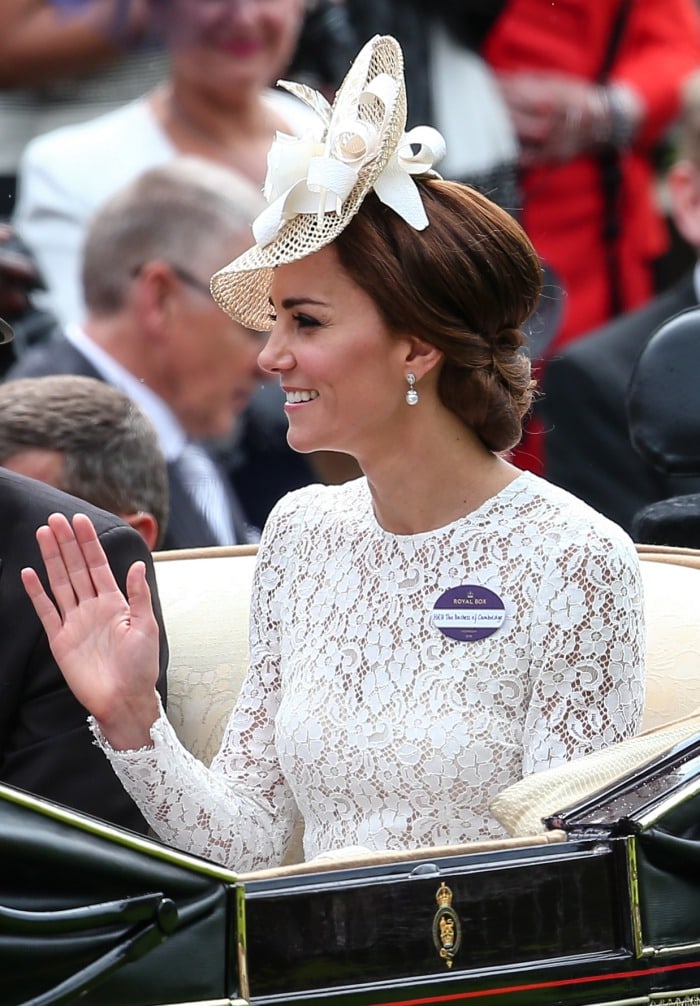 Kate Middleton tops her hair with a fascinator on the second day of the 2016 Royal Ascot races