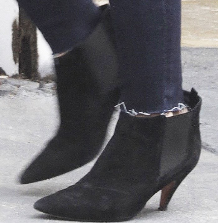 Hilary Duff wears a pair of heeled Kurt Geiger booties