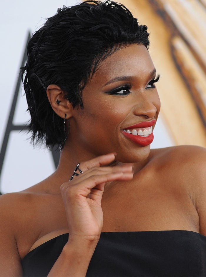 Jennifer Hudson shows off her clipped hair at the 2016 CFDA Fashion Awards