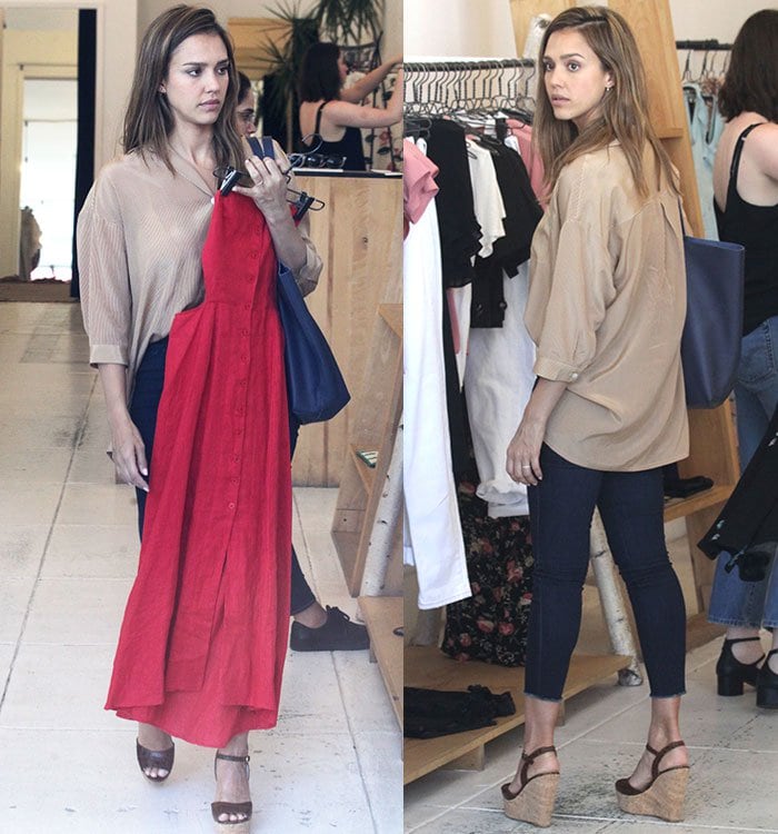 Jessica Alba toted a large navy tote by Cuyana