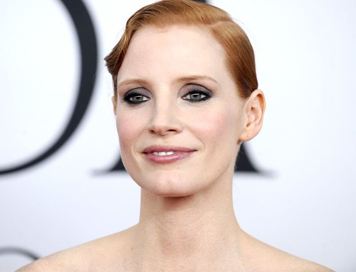 Jessica Chastain slicks her red hair back at the 2016 CFDA Fashion Awards