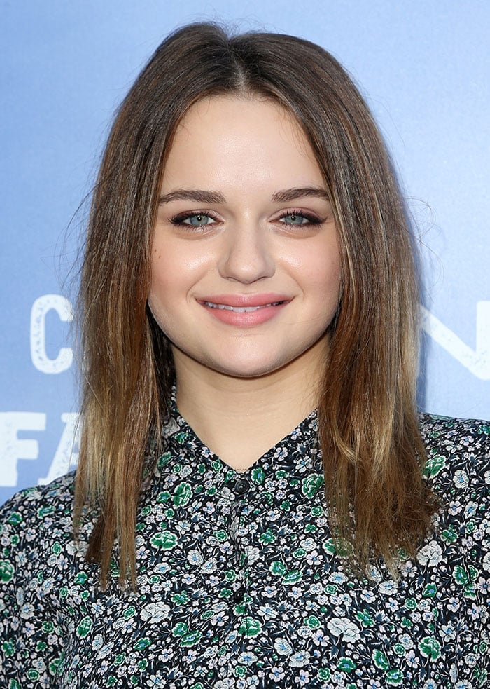 Joey King wore her shoulder-length hair down and rocked pink lipstick