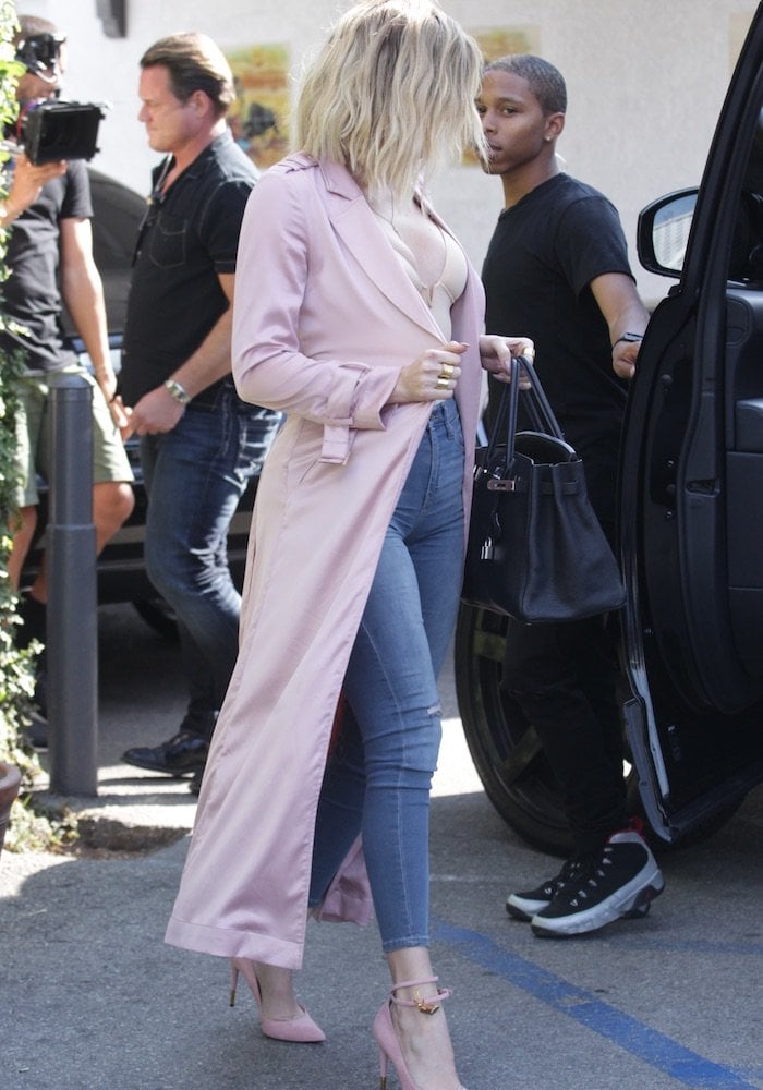 Khloe Kardashian serves ice cream at the Coolhaus LA truck on June 8, 2016 in Tom Ford double ankle strap pumps