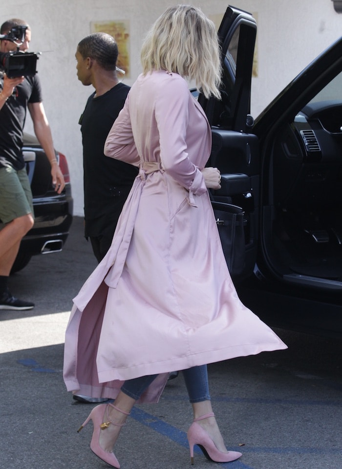 Khloe Kardashian serves ice cream at the Coolhaus LA truck on June 8, 2016 in Tom Ford double ankle strap pumps