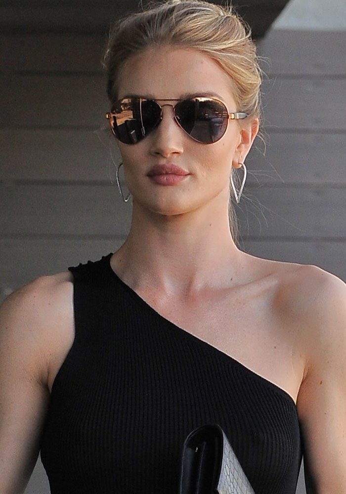 Rosie Huntington-Whiteley wears her hair back in a one-shoulder tank top