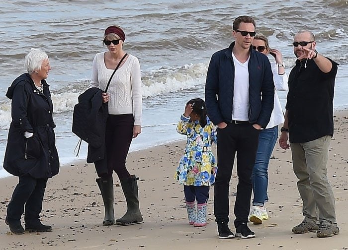 Taylor Swift spent the afternoon in England with Tom's mother Diana Patricia Hiddleston as well as some of his friends