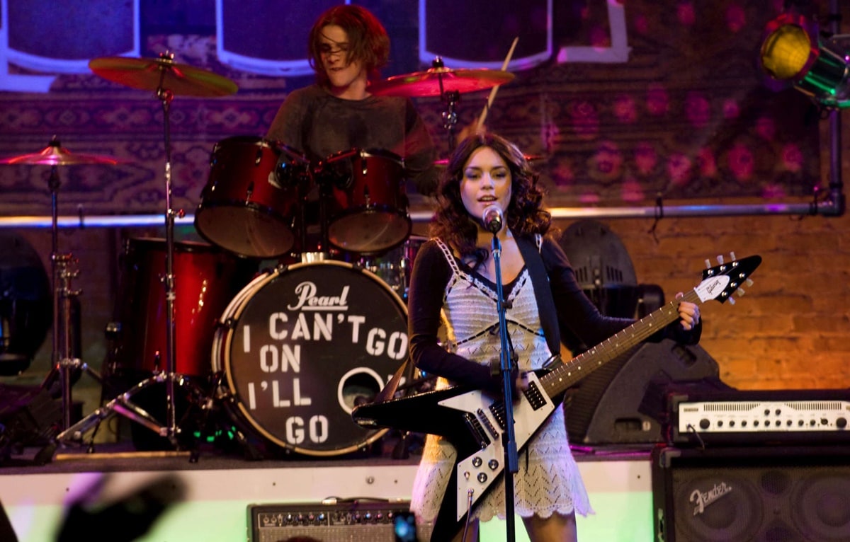 Vanessa Hudgens plays the guitar as Sa5m in the 2009 American musical romantic comedy-drama film Bandslam