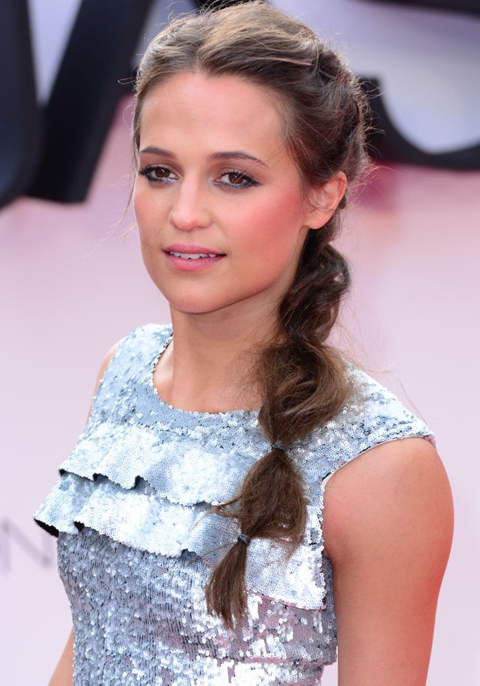 Alicia Vikander wears her hair in a messy bubble ponytail at the European premiere of "Jason Bourne"