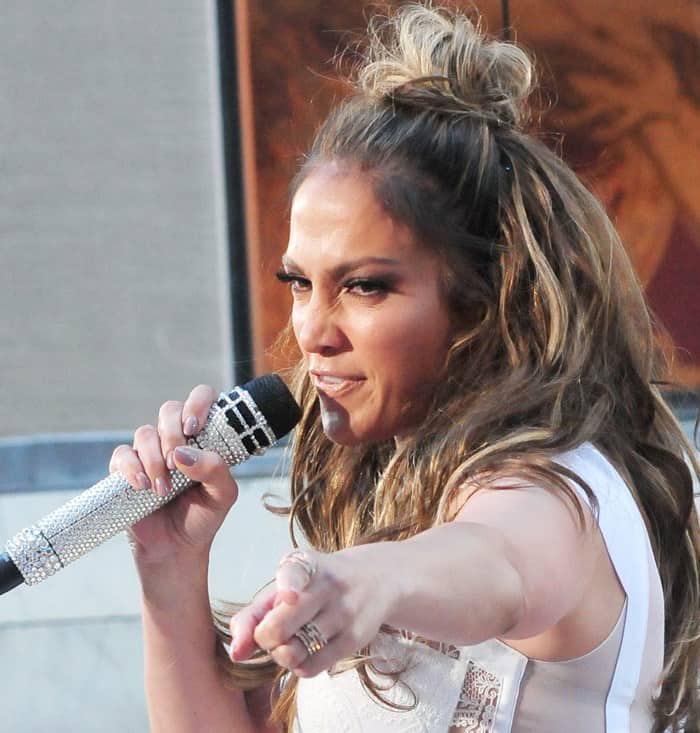 Jennifer Lopez performs her Orlando charity single “Love Make the World Go Round“