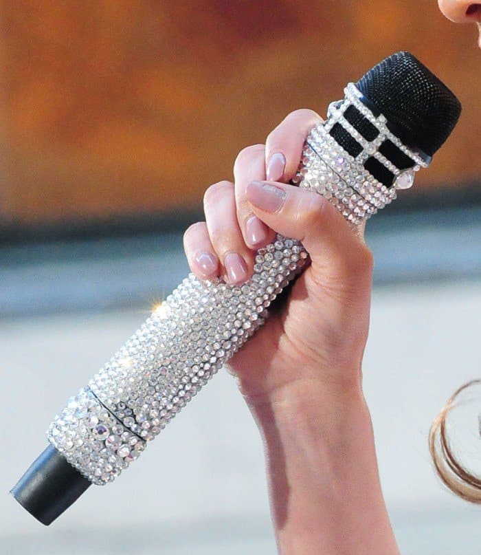 Jennifer Lopez sings using a crystal-embellished microphone