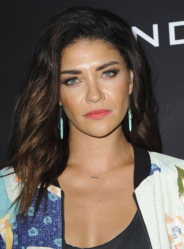 Jessica Szohr wore her tresses in natural waves