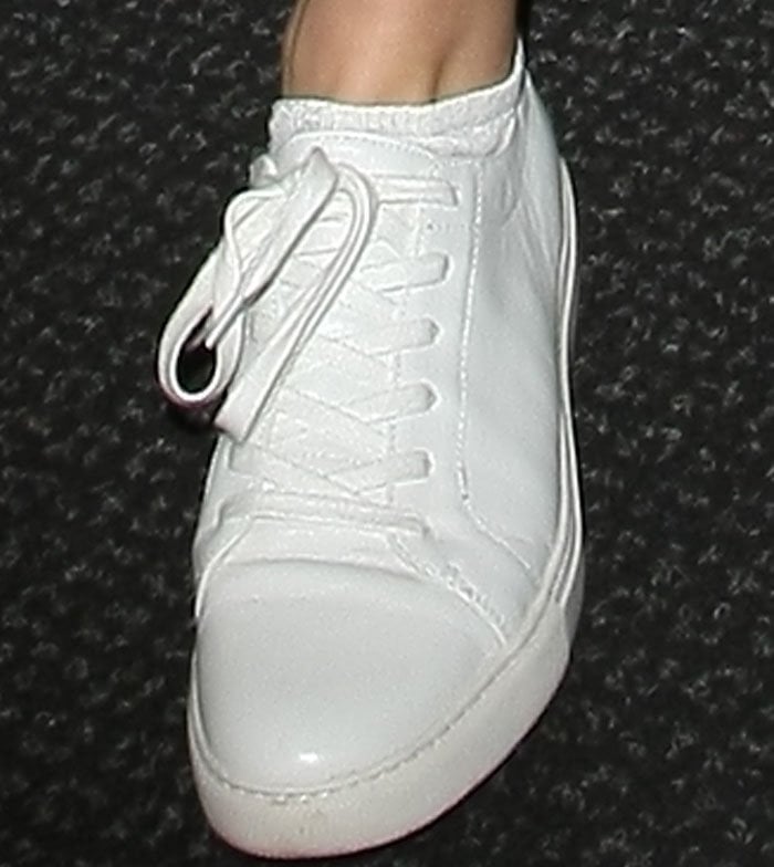 Kendall Jenner turned to her go-to Kenneth Cole "Kam" sneakers for the domestic flight