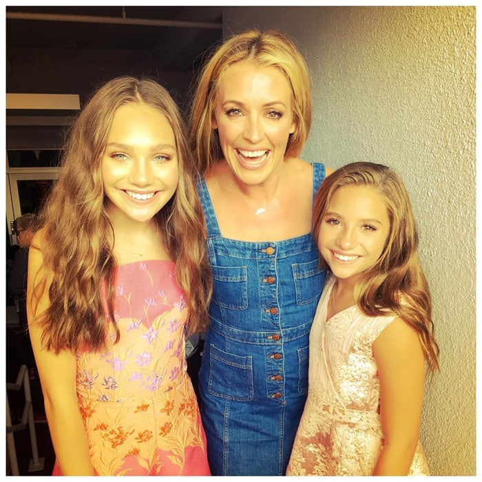 Cat Deeley poses backstage with "Dance Moms" stars Maddie and Mackenzie Ziegler
