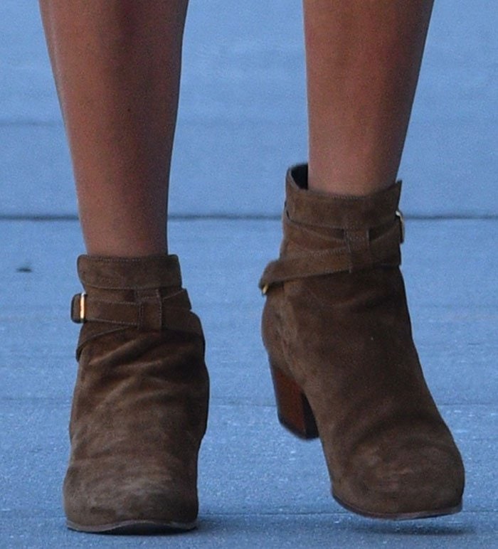 Hailey Baldwin shops in Western-style Saint Laurent booties