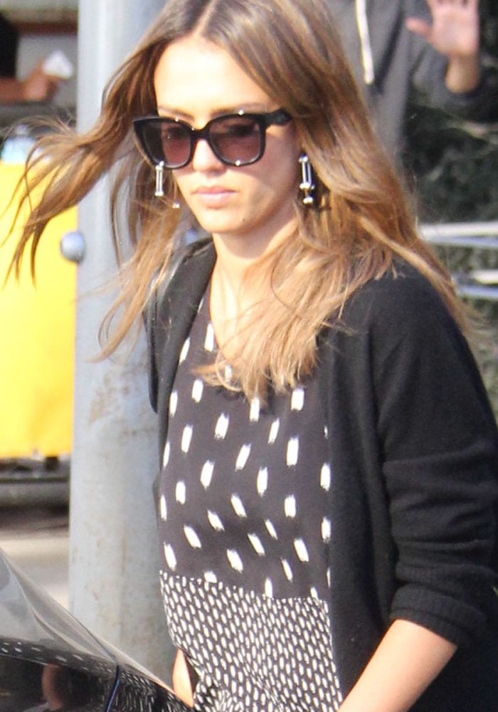 Jessica Alba shows off her Adornmonde Ra silver geometric hoop earrings