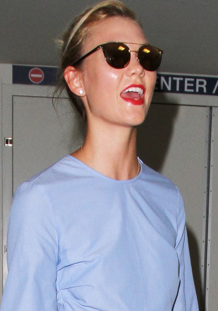 Karlie Kloss arrives at the Los Angeles International Airport on August 16, 2016