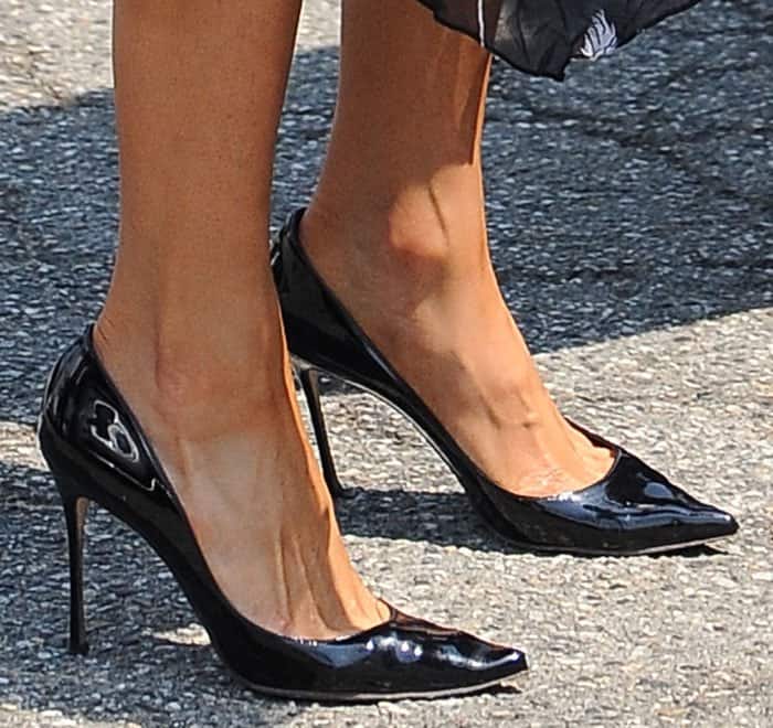 Paris Hilton shows off her feet in black pointy-toe Prada pumps