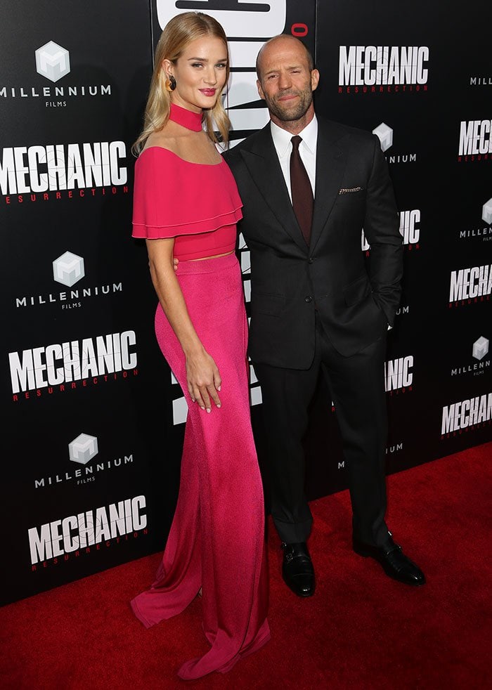Rosie Huntington-Whiteley towers over her fiancé Jason Statham at the premiere of "Mechanic: Resurrection"