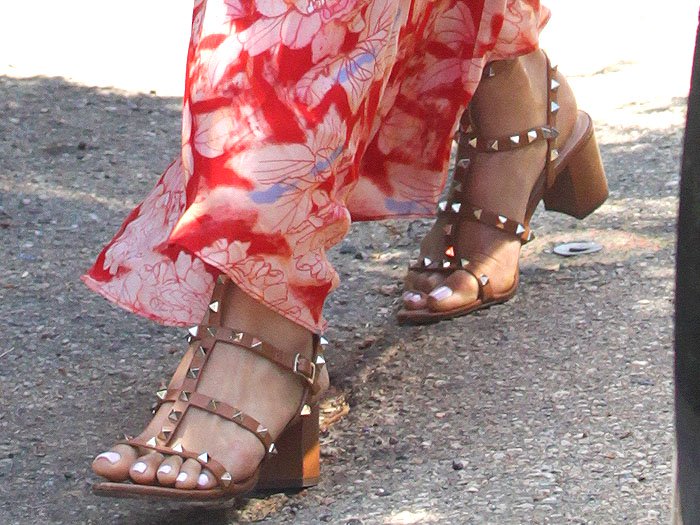 Shay Mitchell shows off her feet in Valentino "Rockstud" chunky-heel sandals in tan leather