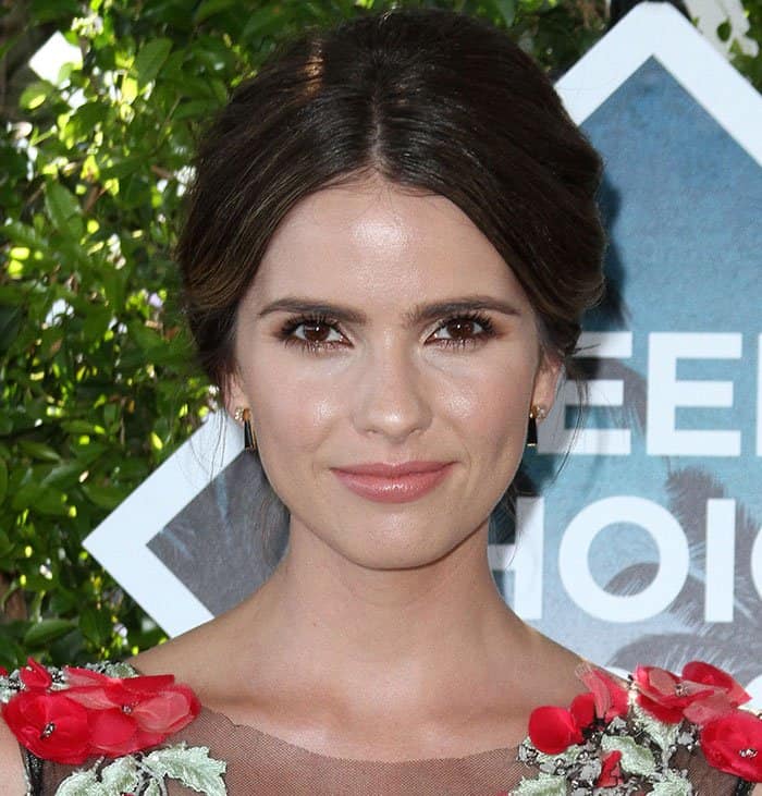 Shelley Hennig effortlessly wowed the audience in her eye-catching Marchesa Resort 2017 midi dress