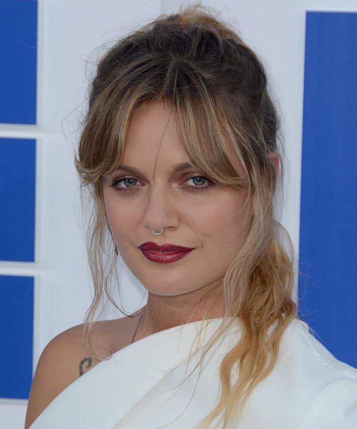 Tove Lo tousles her hair at the 2016 MTV Video Music Awards