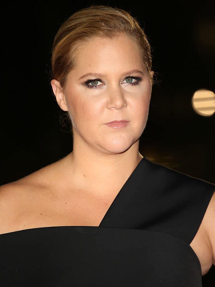 Amy Schumer's blonde hair was neatly tied in a bun, and she chose a classic makeup look featuring nude lipstick paired with striking dark eyeliner