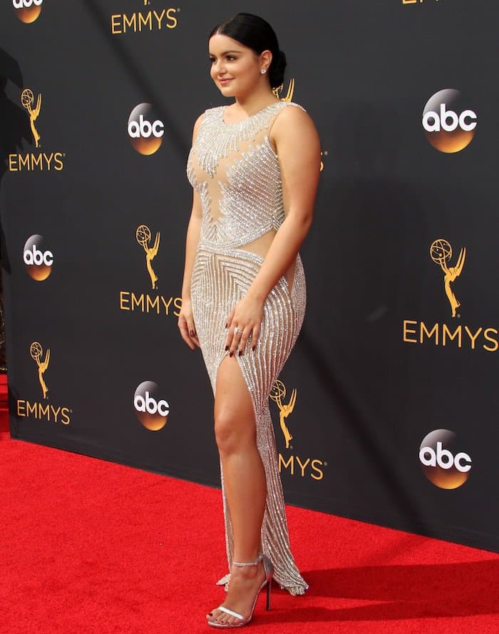 Ariel Winter graced the scene in an enchanting metallic gown crafted by Yousef Al-Jasmi, boasting a daring thigh-high split elegantly complemented by a nude lining
