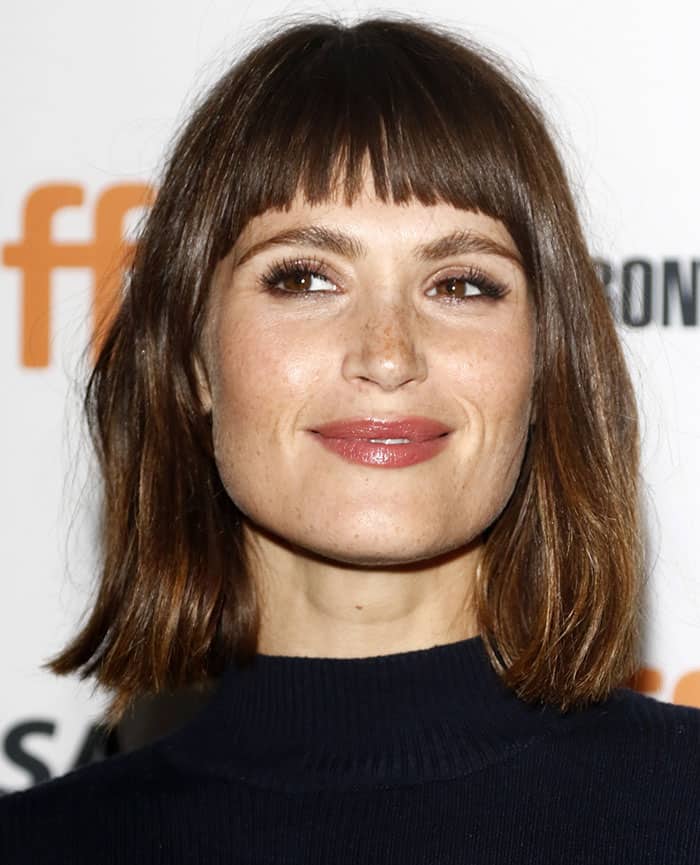 Gemma Arterton unveiled a chic '60s-inspired bob framed by a pronounced fringe as she gracefully posed on the red carpet