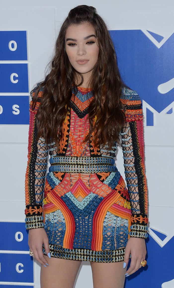 Hailee Steinfeld stole the show at the 2016 MTV Video Music Awards in her striking Balmain minidress