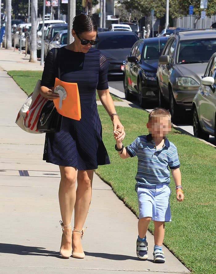 Jennifer Garner taking her children to church in Pacific Palisades, Los Angeles, California on September 11, 2016