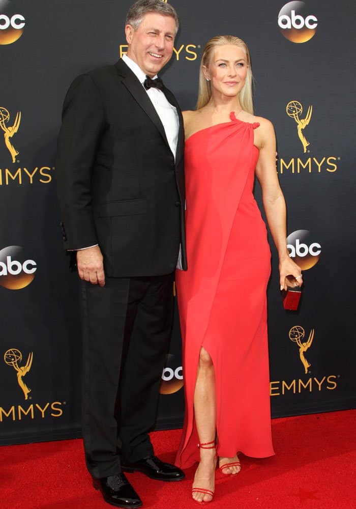 julianne-hough-2016-emmys-aldo-4