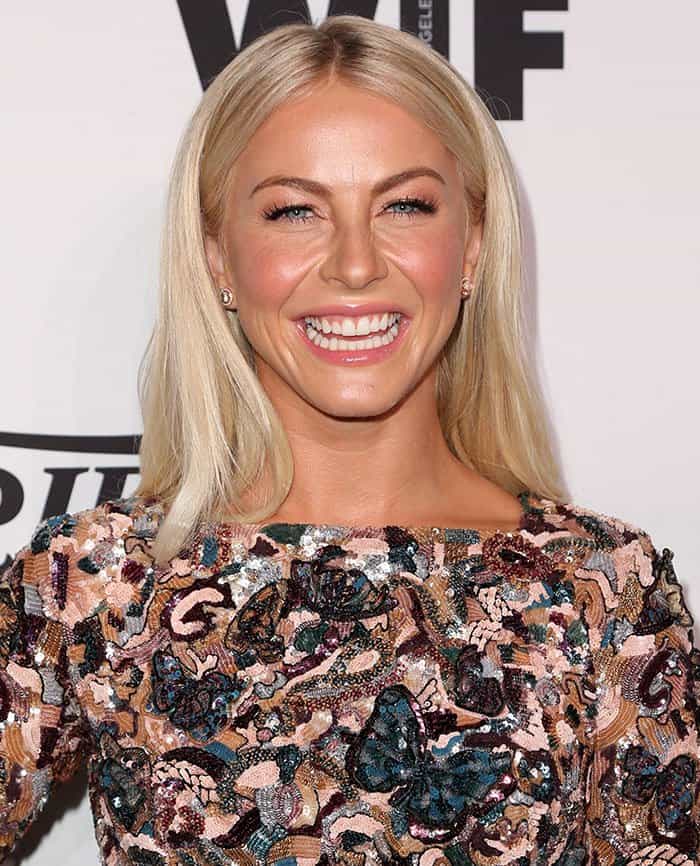 To complement her stunning ensemble, Julianne Hough opted for a bronzed makeup look paired with a pop of pink on her lips