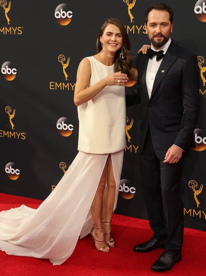 At the 68th Annual Primetime Emmy Awards in Los Angeles on September 18, 2016, Keri Russell stood at 5ft 4 (162.6 cm) while Matthew Rhys towered slightly at 5ft 10 ½ (179.1 cm)